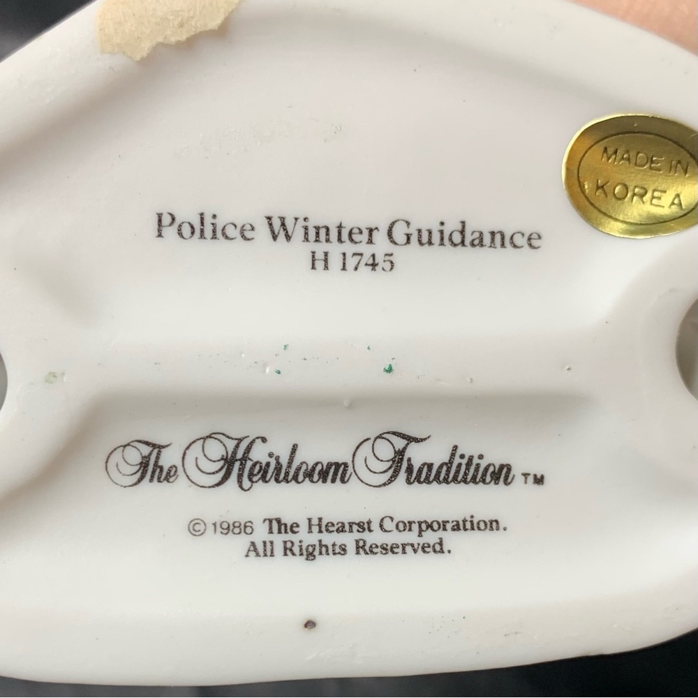 The Heirloom Tradition Winter Guidance Figurine Vintage 1986 Pup Porcelain - Picture 5 of 6